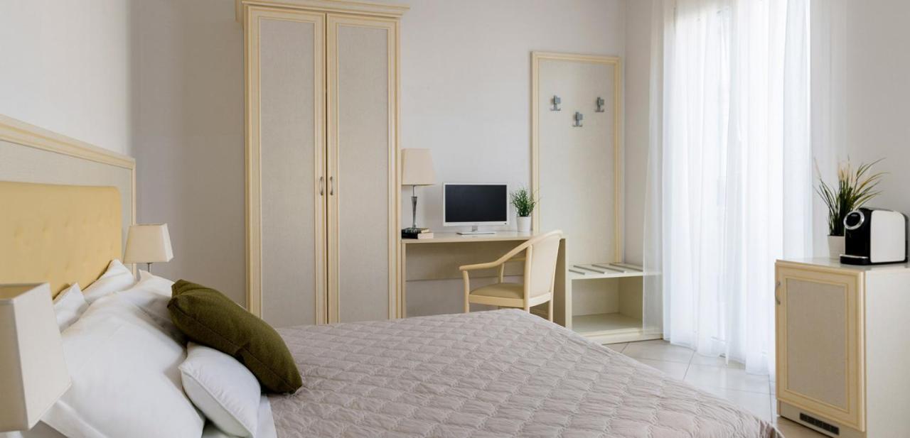 Residence Suite Smeraldo Риччоне Экстерьер фото