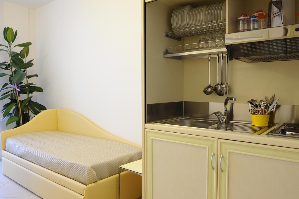 Residence Suite Smeraldo Риччоне Экстерьер фото