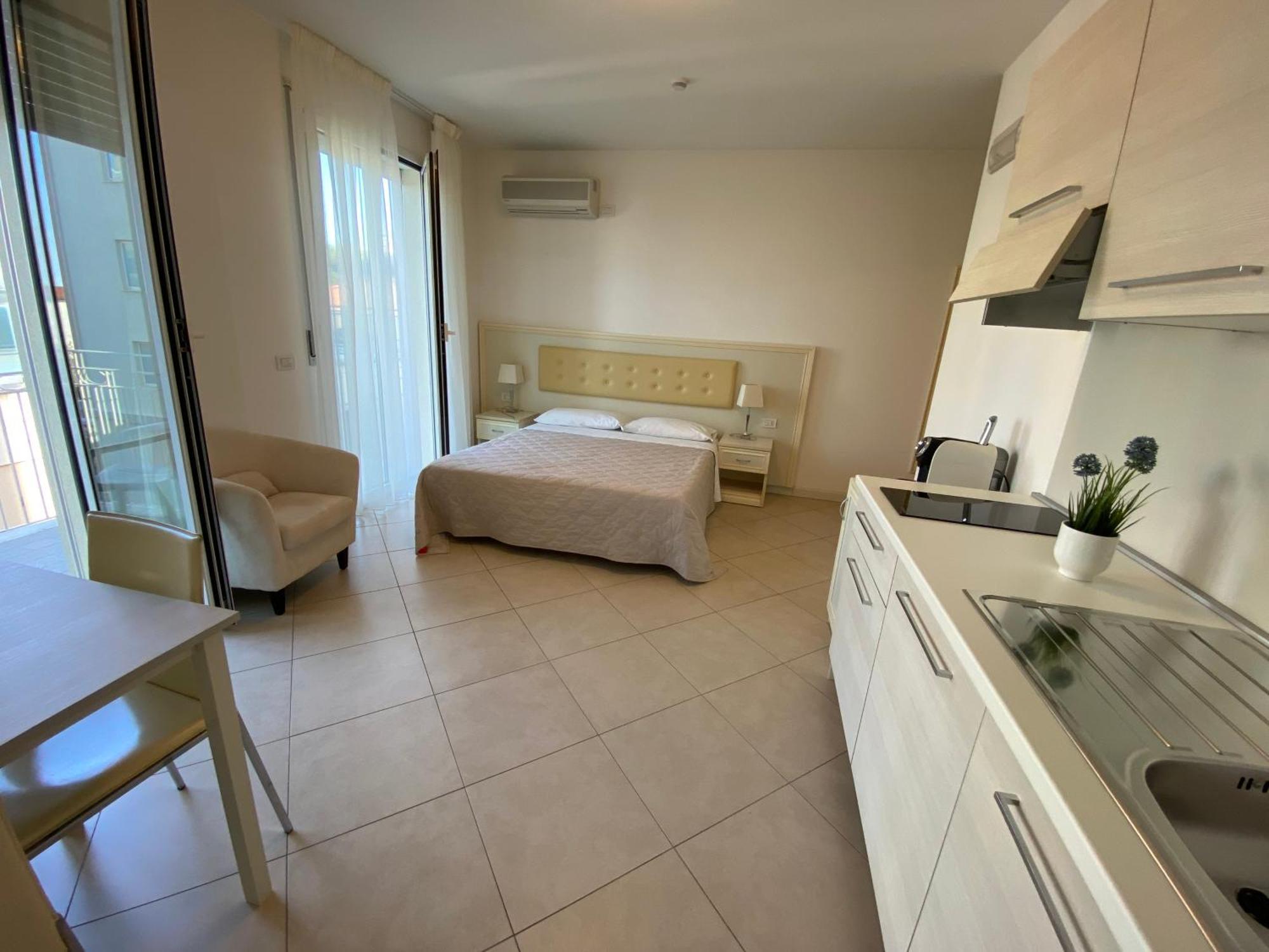 Residence Suite Smeraldo Риччоне Экстерьер фото