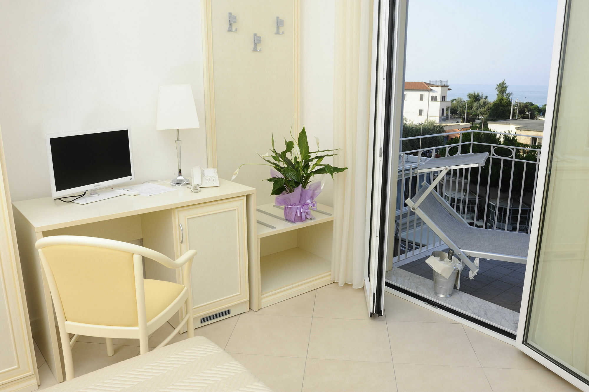 Residence Suite Smeraldo Риччоне Экстерьер фото