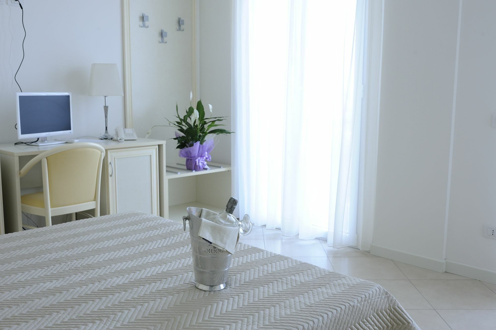 Residence Suite Smeraldo Риччоне Экстерьер фото