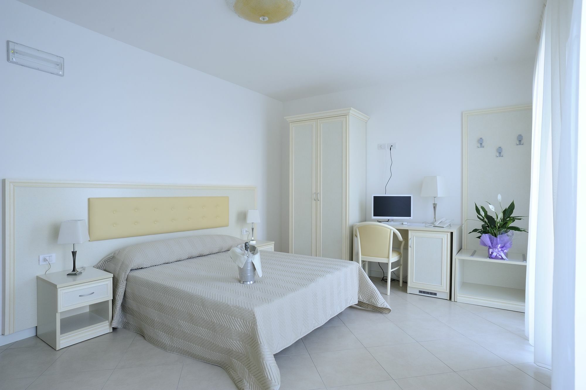 Residence Suite Smeraldo Риччоне Экстерьер фото